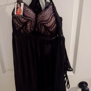 Daisey Fuentes Black nighty